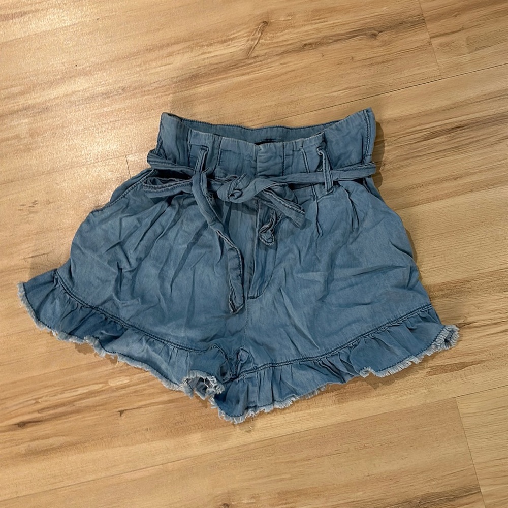 Linen faux jean Flowy shorts with tie accent!
